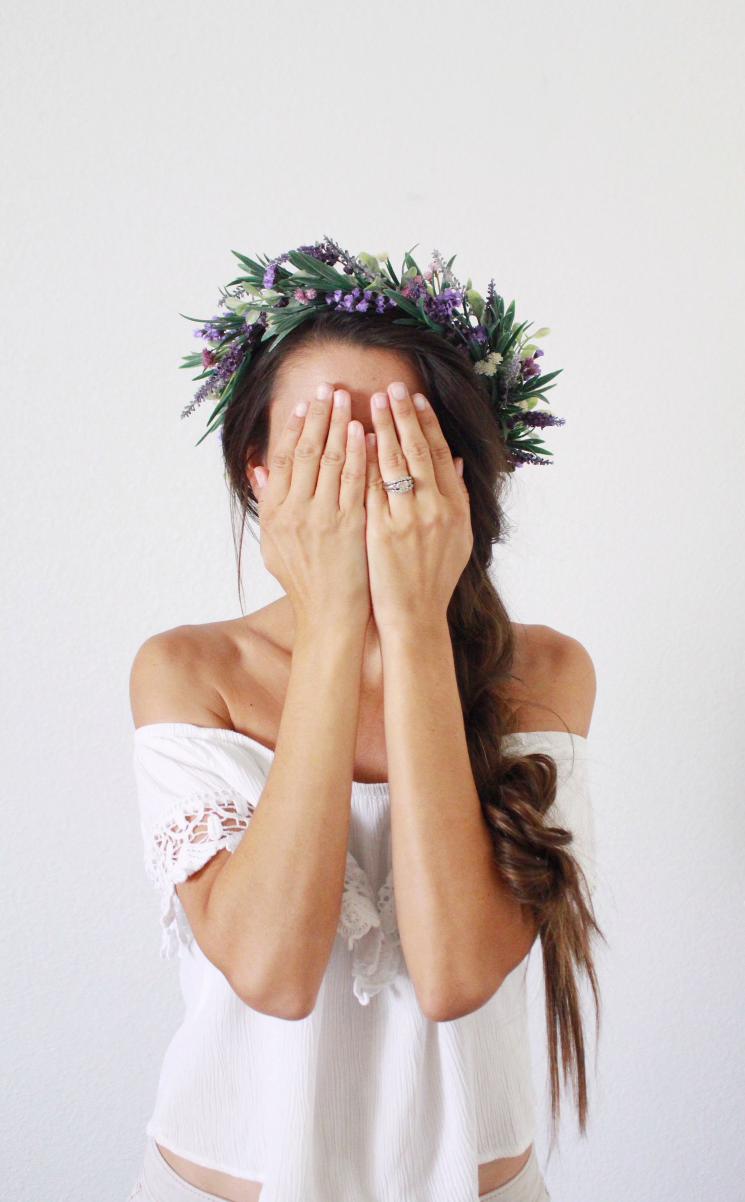 braided+hairstyle+with+flower+crown.+diy+lavender+flower+crown.+flower+crown+style.+hairstyle