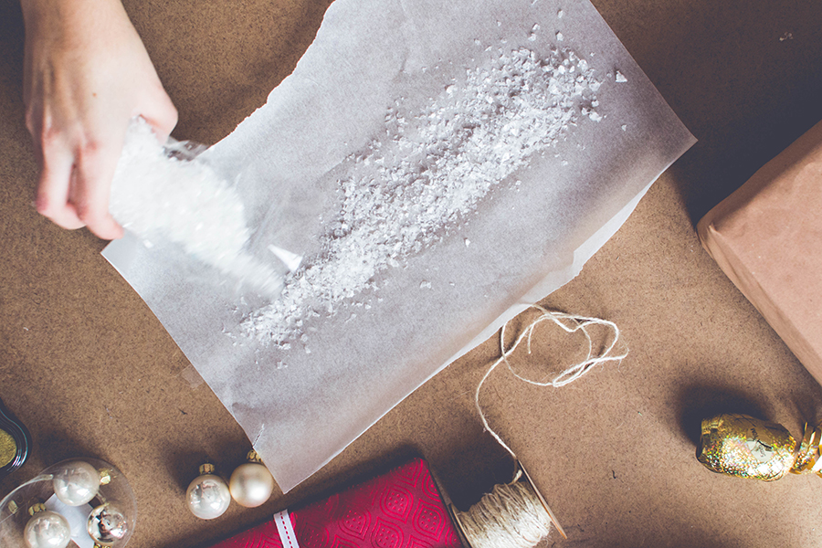 3 DIY Wrapping Ideas: glittery snow tape