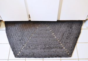 crochet half hexagon rug DIY