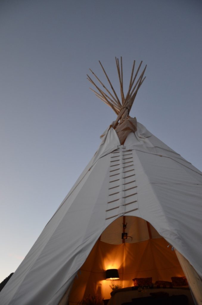 dreamcatcher-tipi-night-yellowstone-national-park-north-entrance