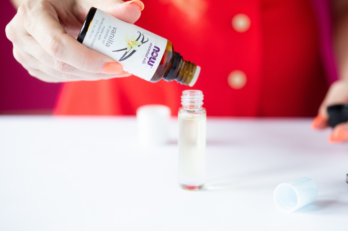 how to add essential oils to a roller bottle blend