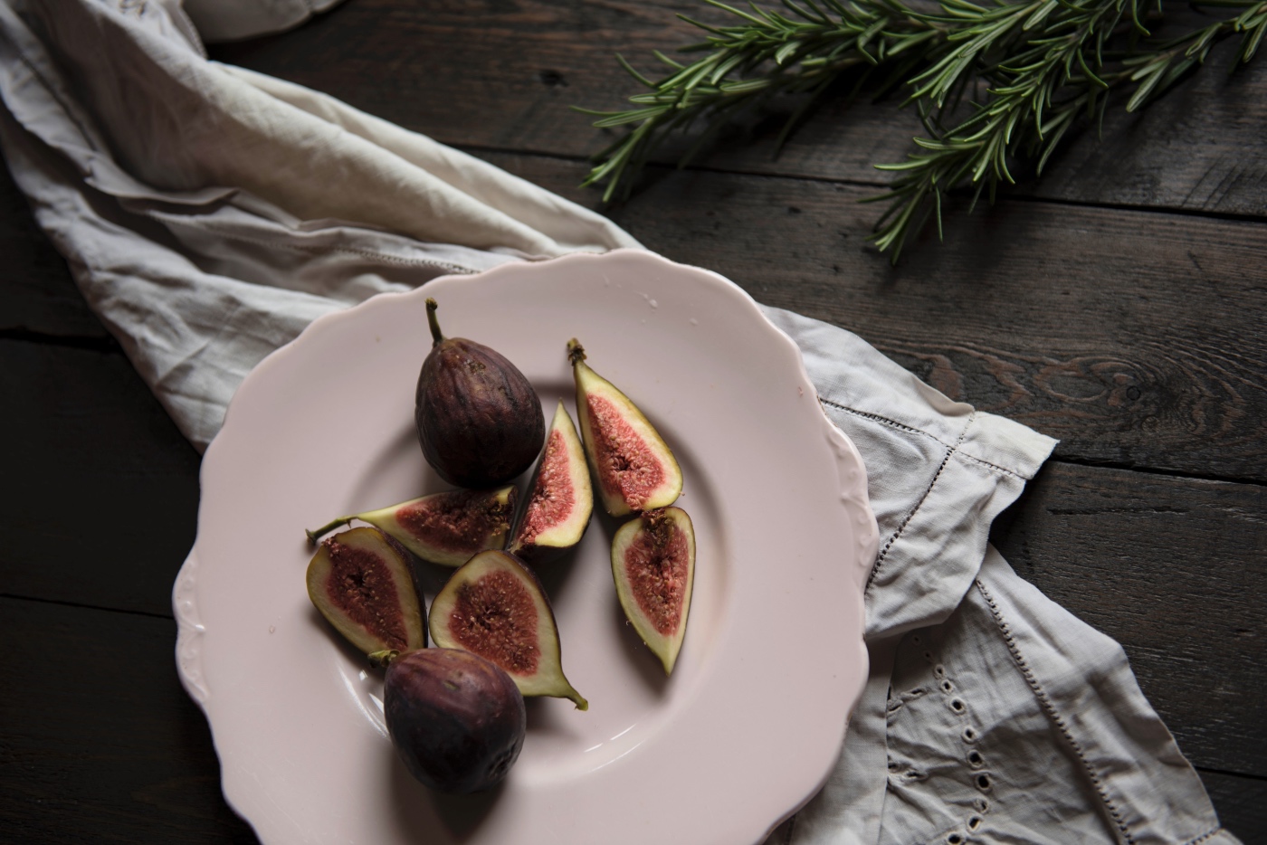 figs and rosemary for the rosemary olive oil cake pop shop america