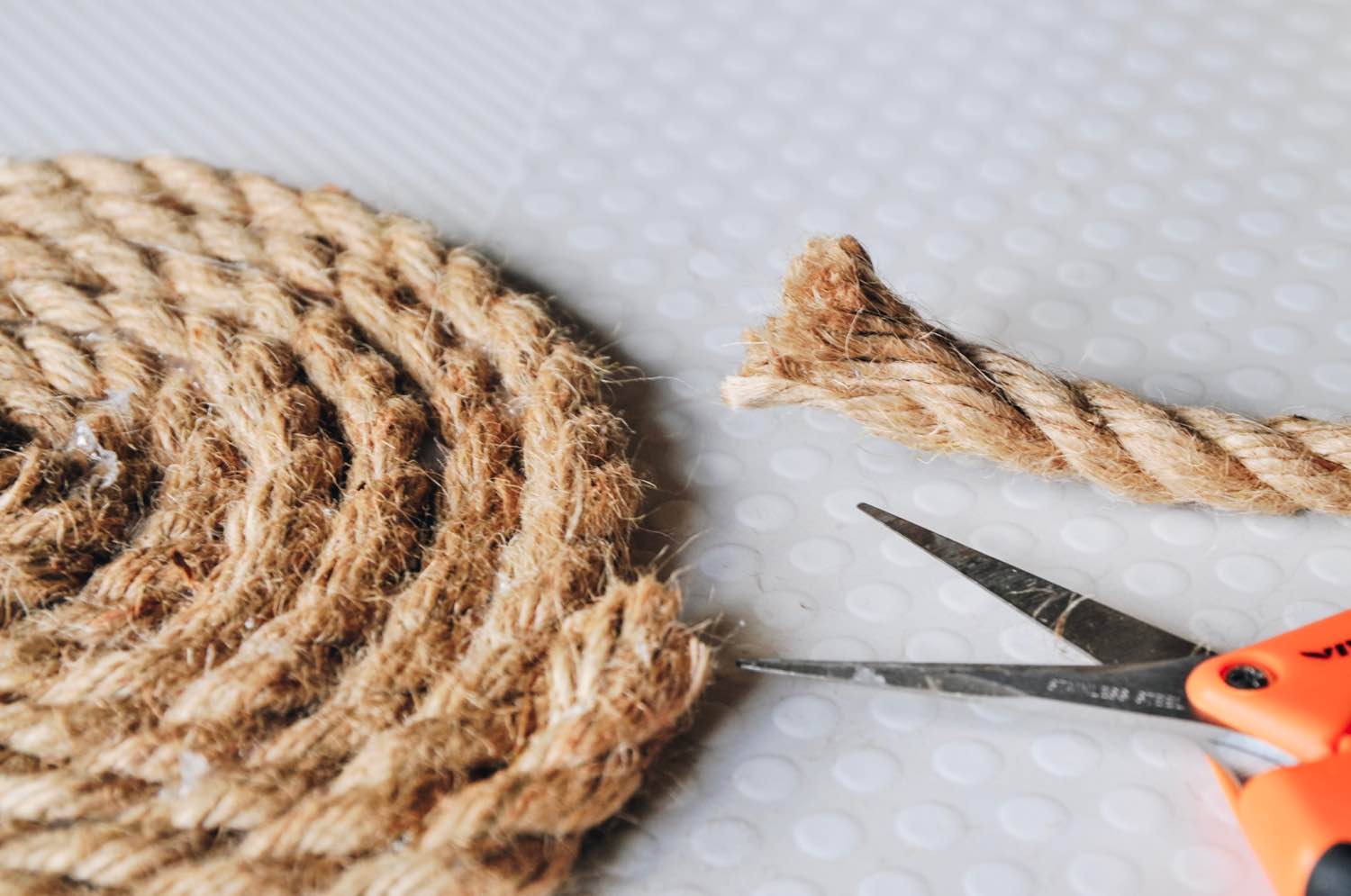 finish by cutting the rope diy hot plate trivet