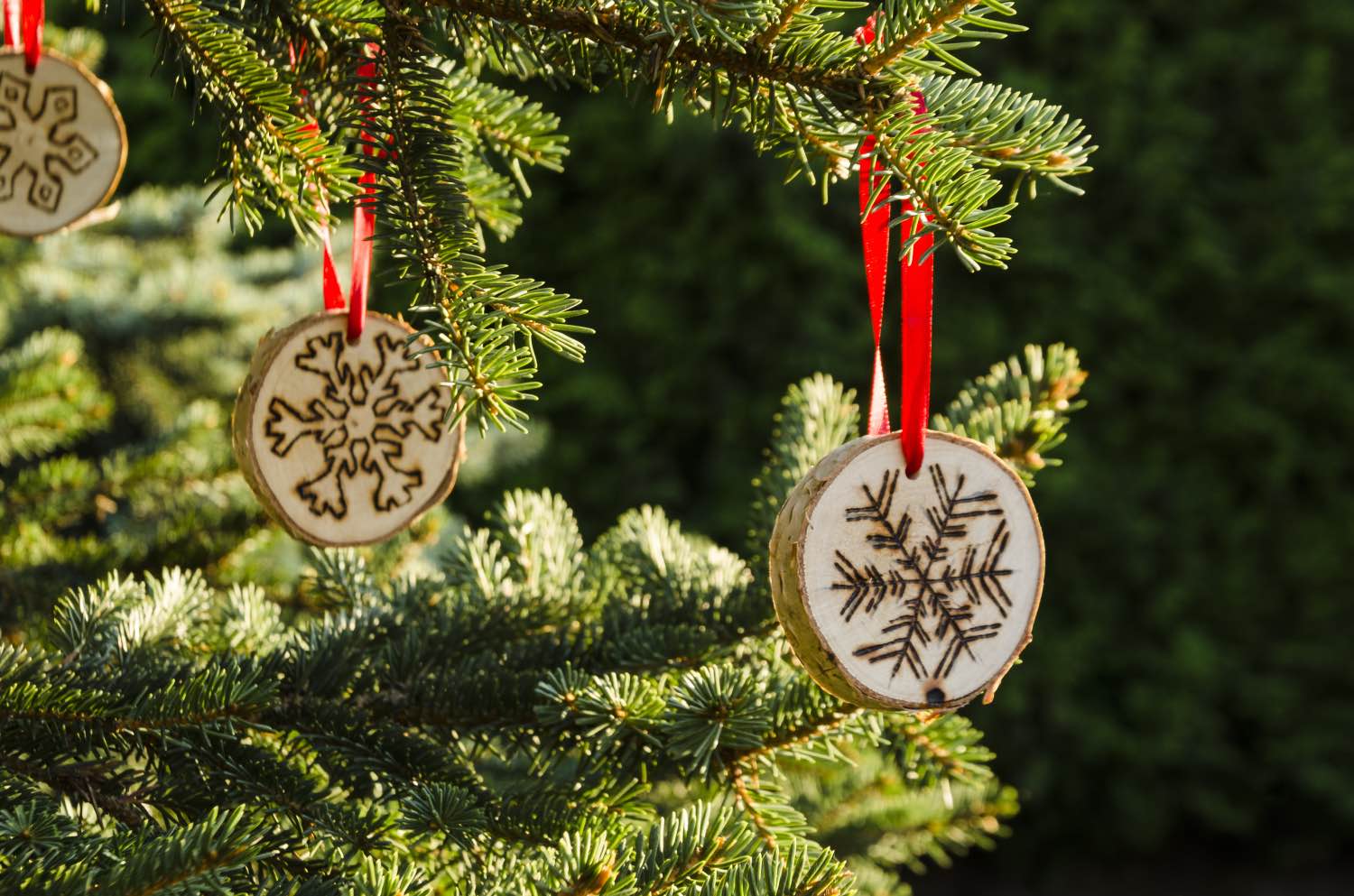 finished ornaments on a holiday christmas tree diy tutorial