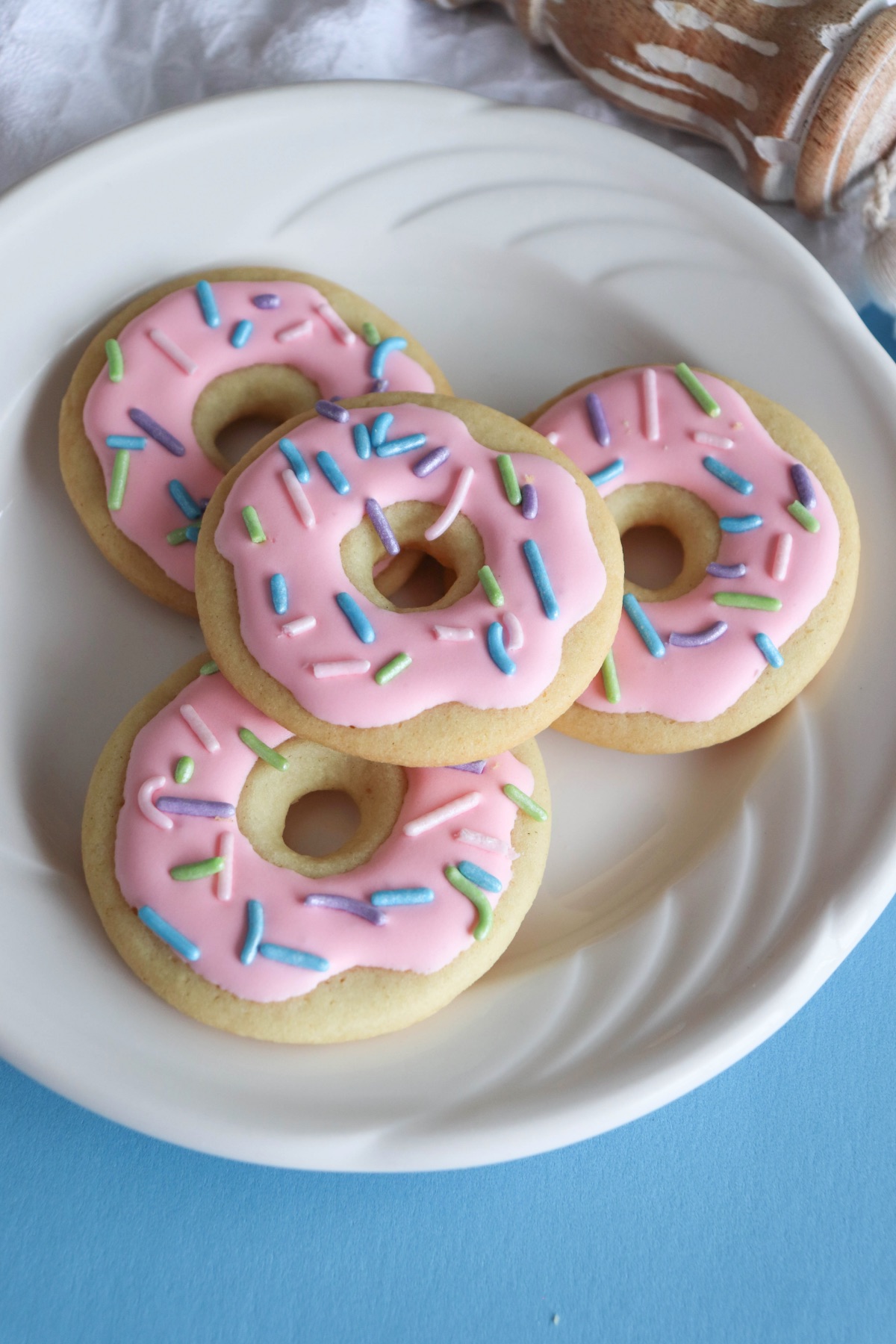 how to decorate donut shaped cookies