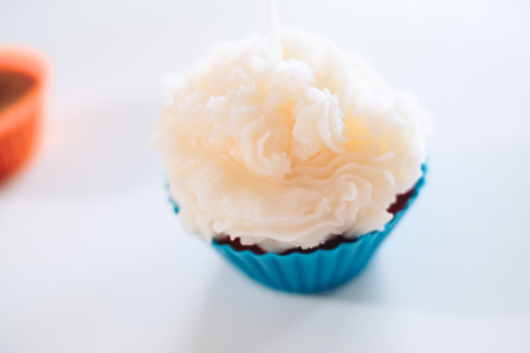 layering icing on a cupcake candle diy