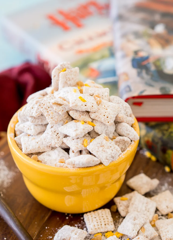 harry potter butterbeer inspired muddy buddies chex mix