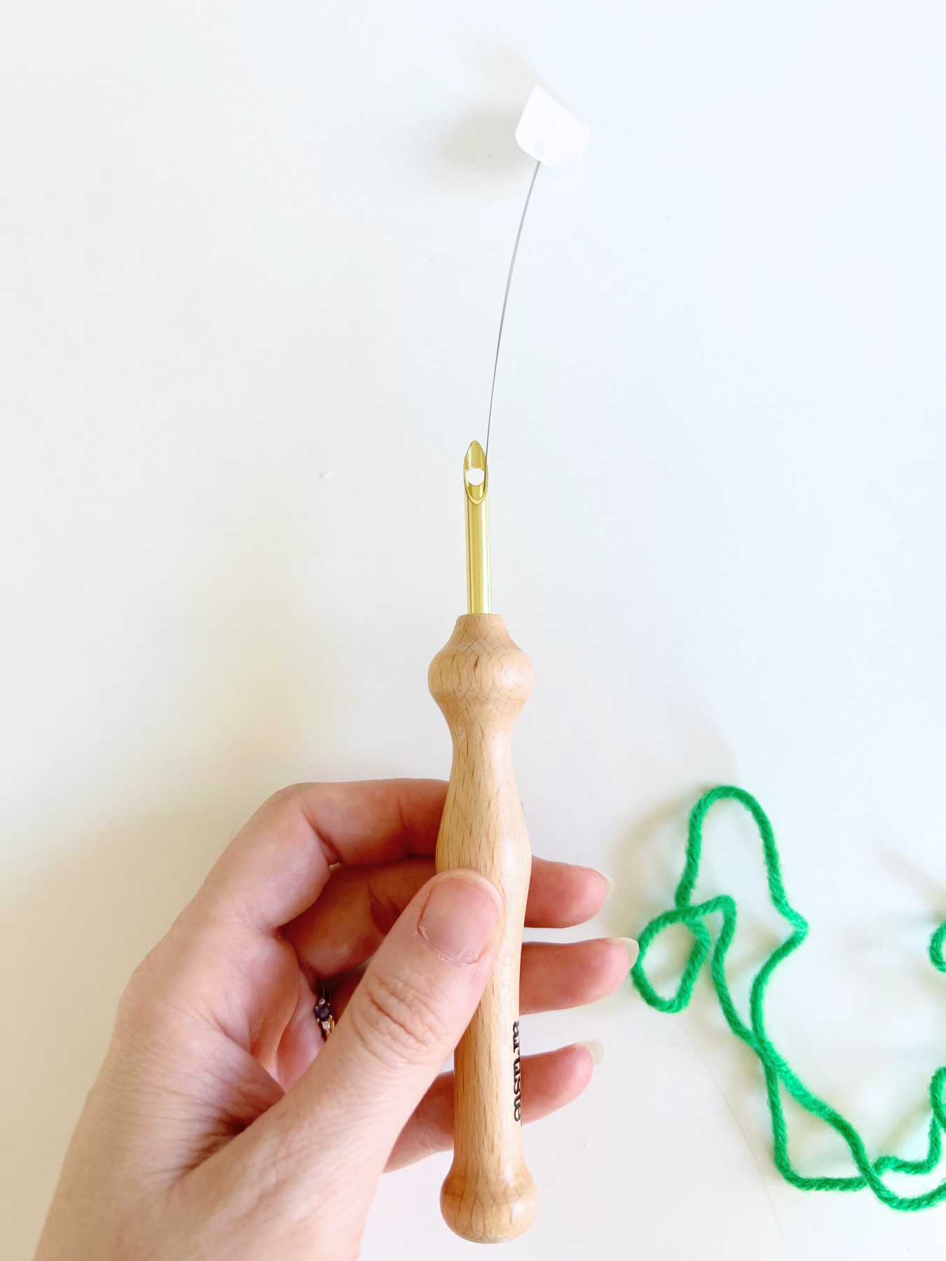 how to thread a punch needle tool with yarn