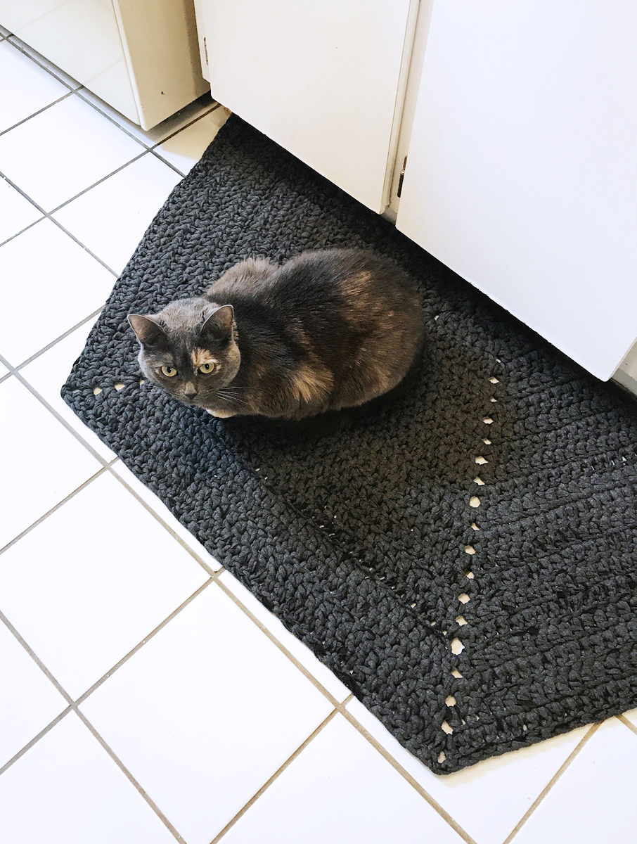 crochet half hexagon rug DIY