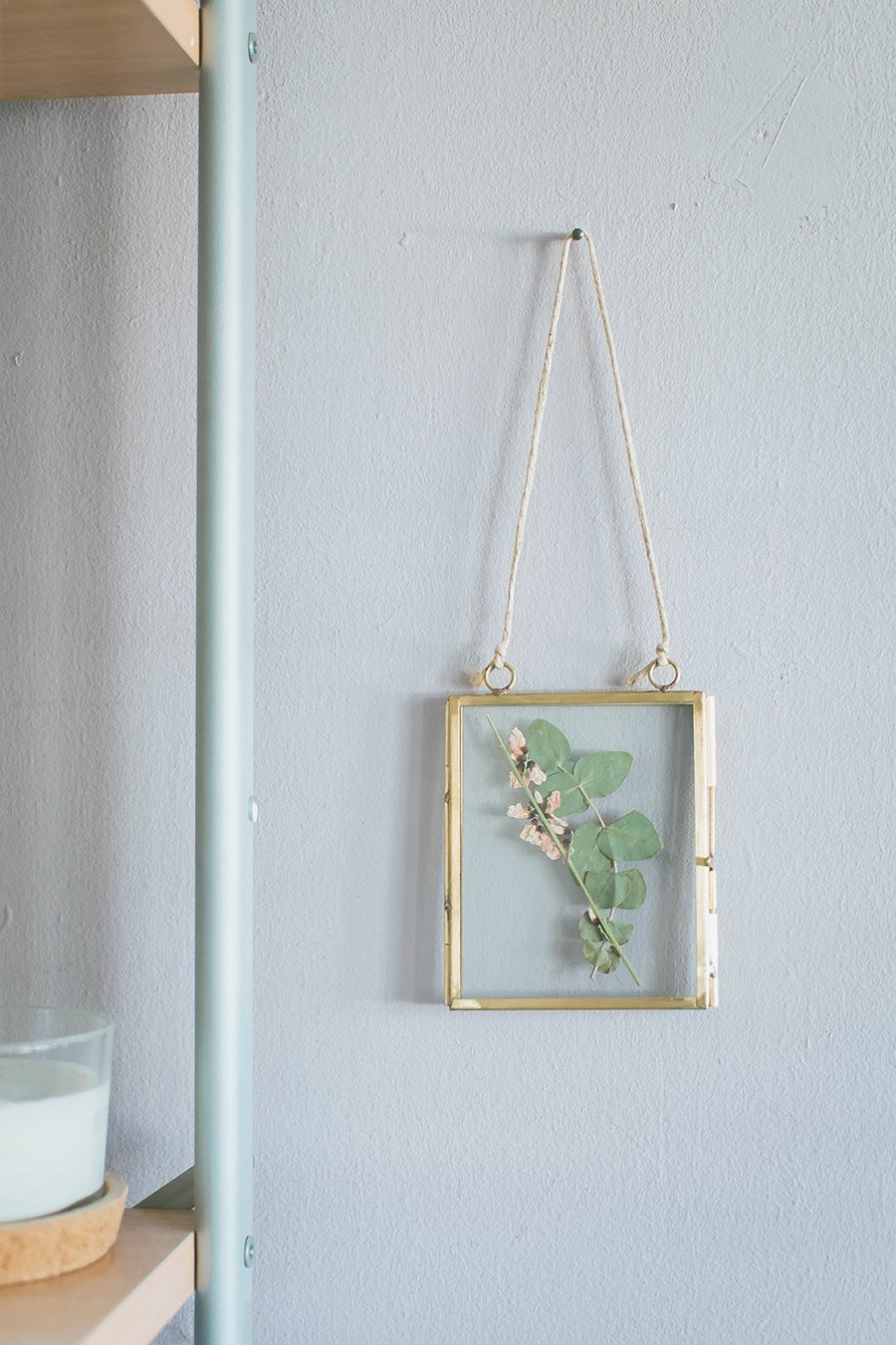 DIY Pressed Flower Frame