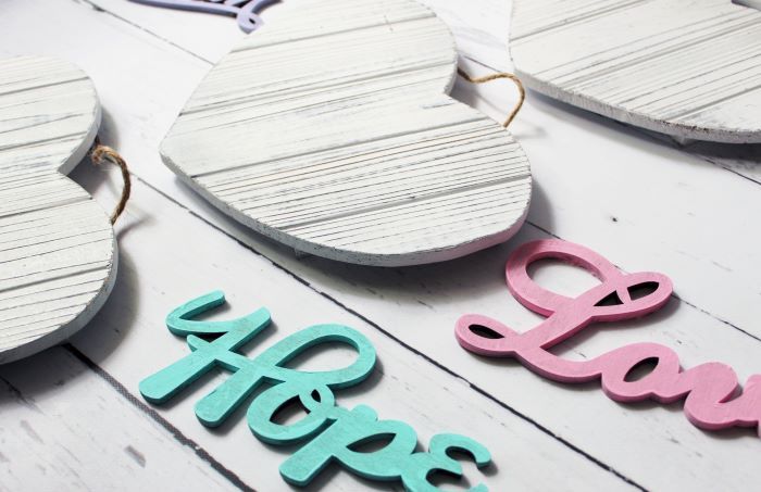 flatlay painted letters heart 2