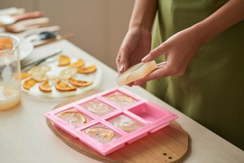 removing the soaps from the molds diy melt and pour soap guide