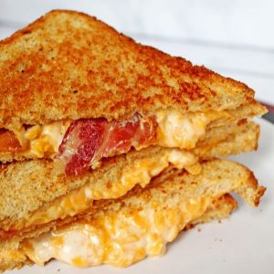 bacon-cheddar-ranch-stacked-grilled-cheese-sandwich square