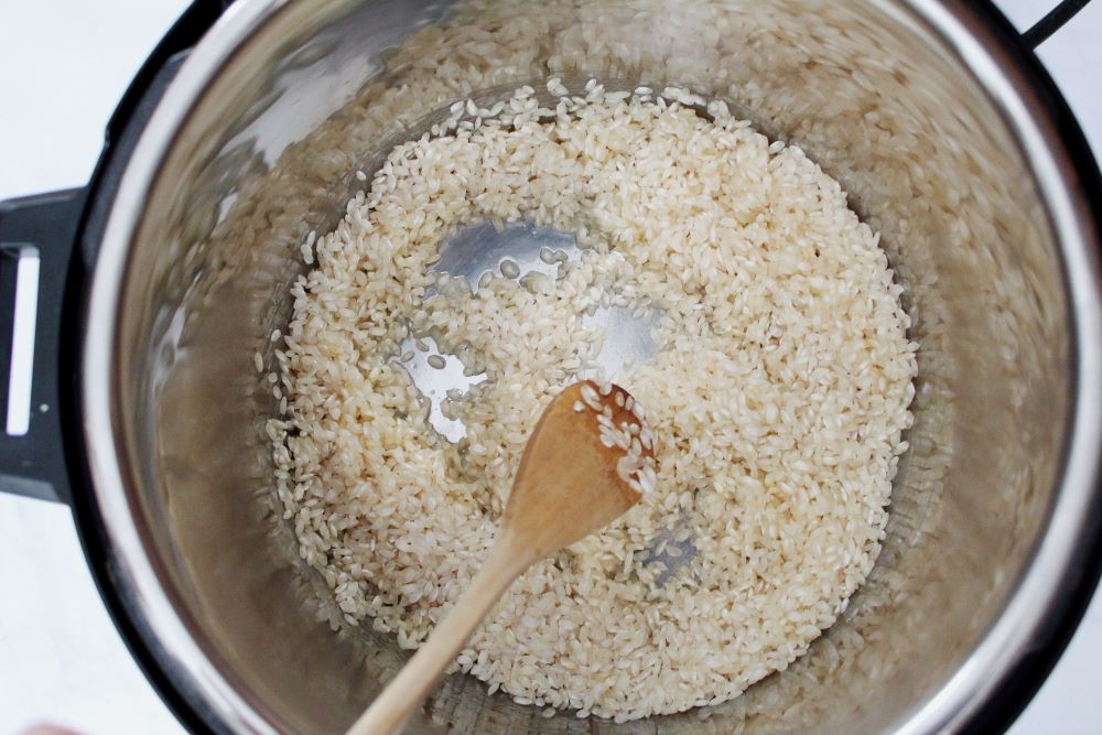 saute risotto in butter 1