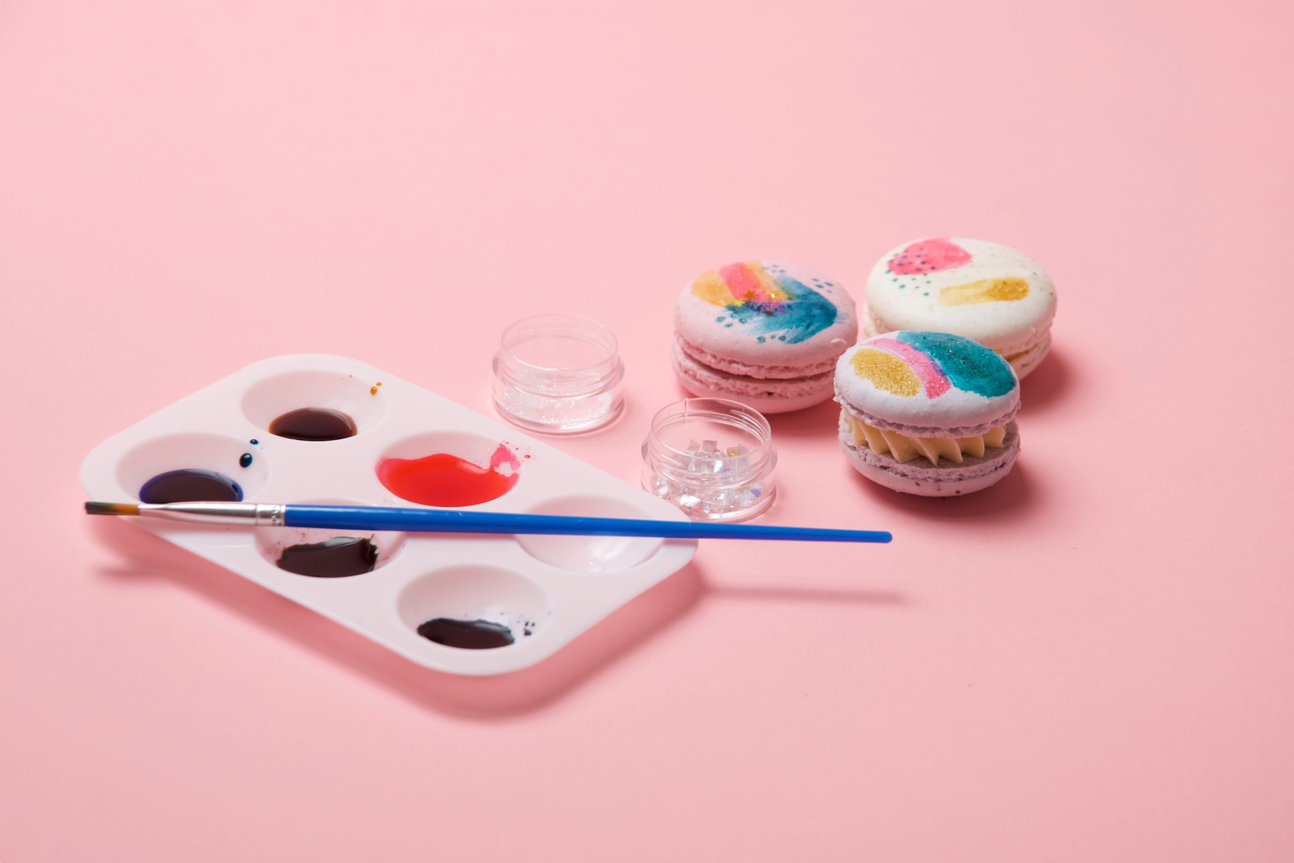 how to make modern art painted macarons tutorial