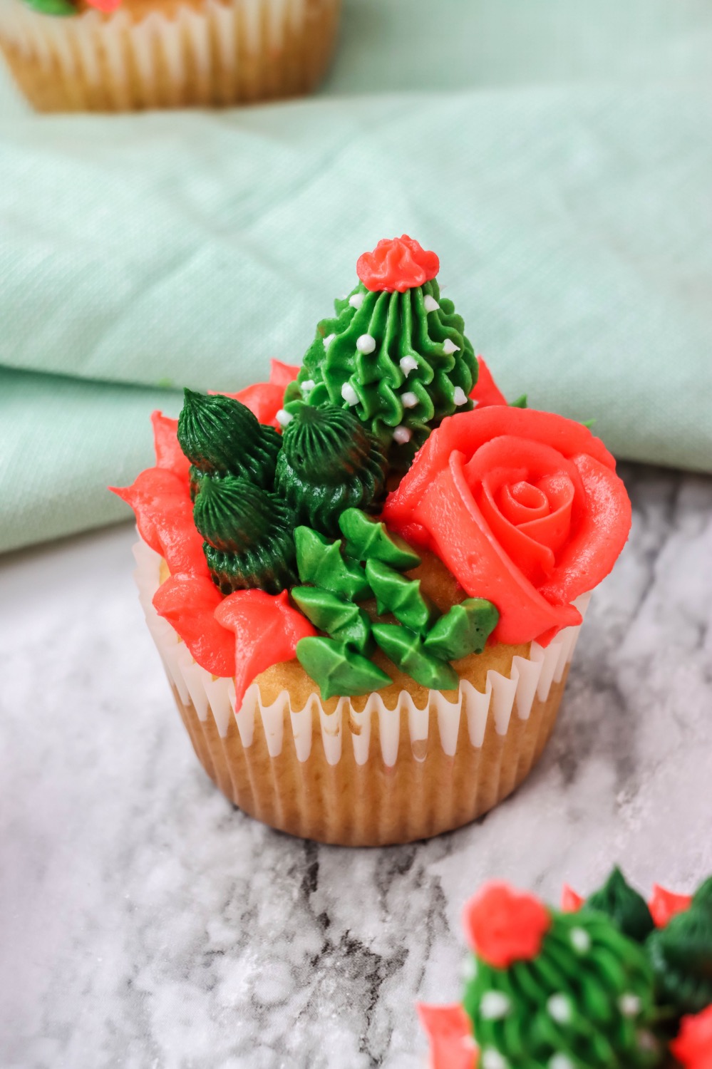 make succulent shaped frosting cupcake tutorial