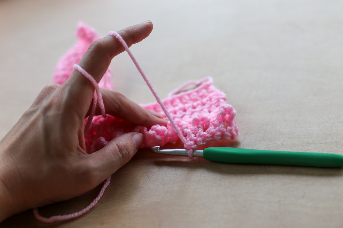hand crocheting swiffer pad