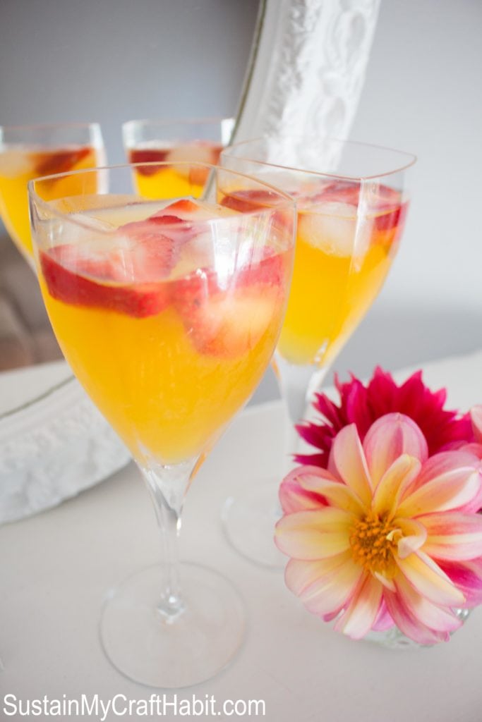 peach bellini brunch drink