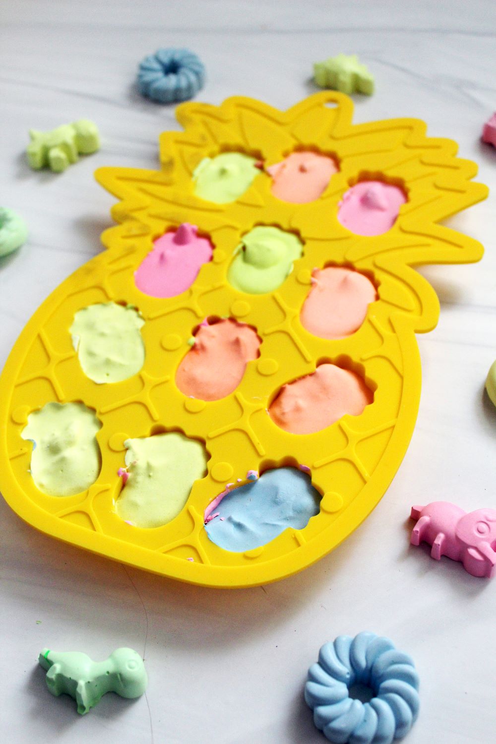 pineapple silicone mold with chalk 1