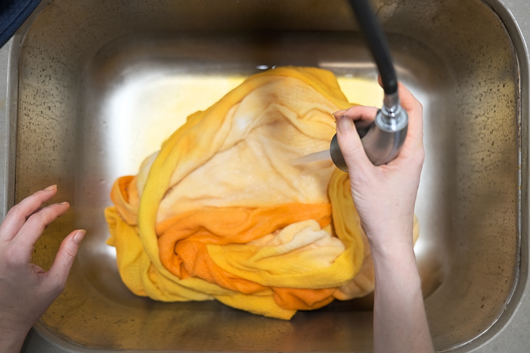 rinse the dyed blanket until water runs clear