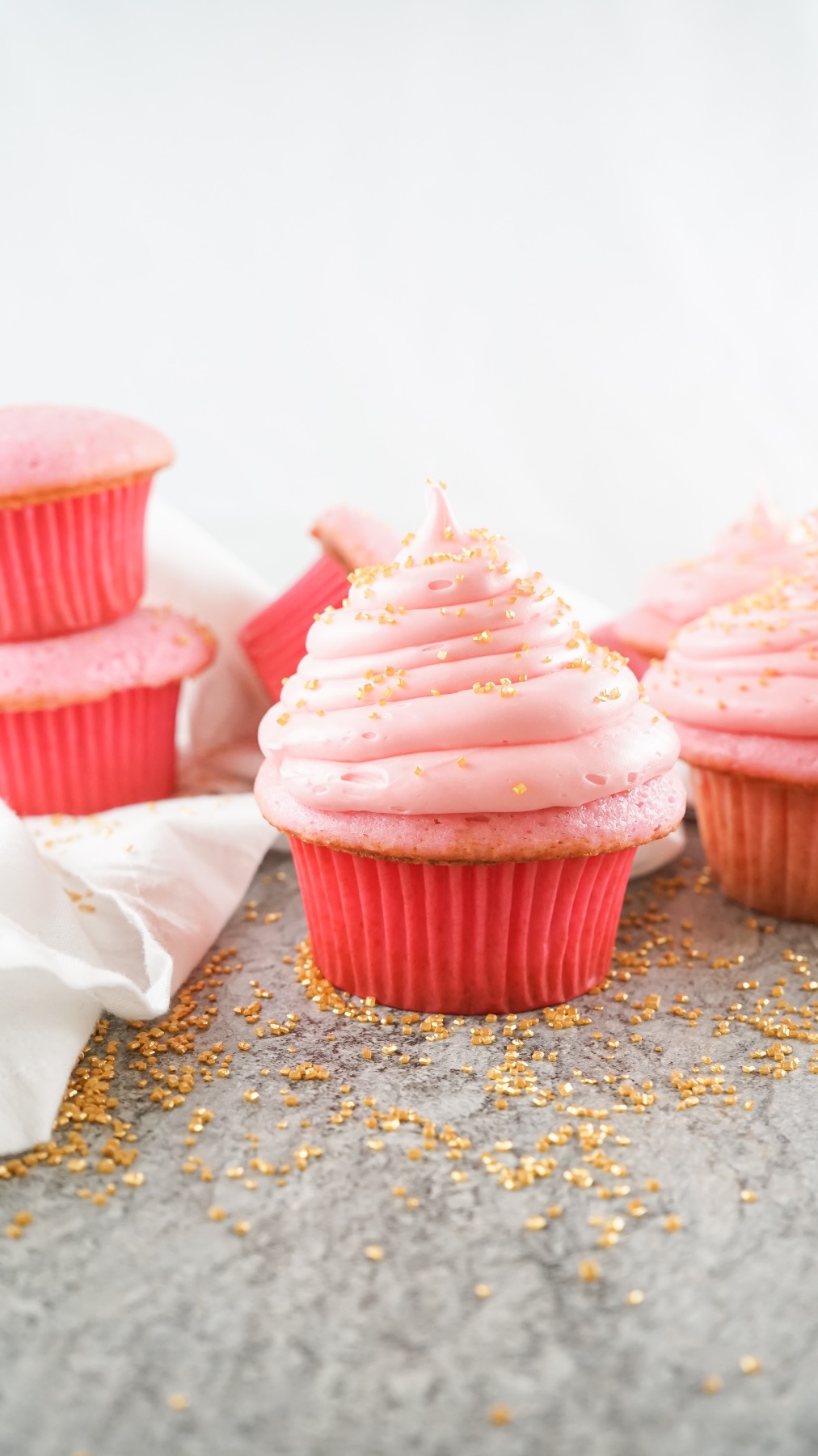 frosting the pink champagne cupcakes recipe