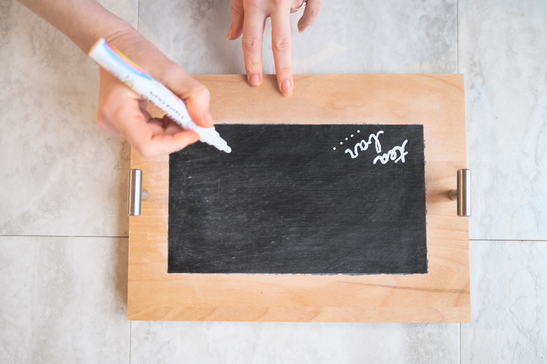 how to chalkboard letter on a wood serving tray