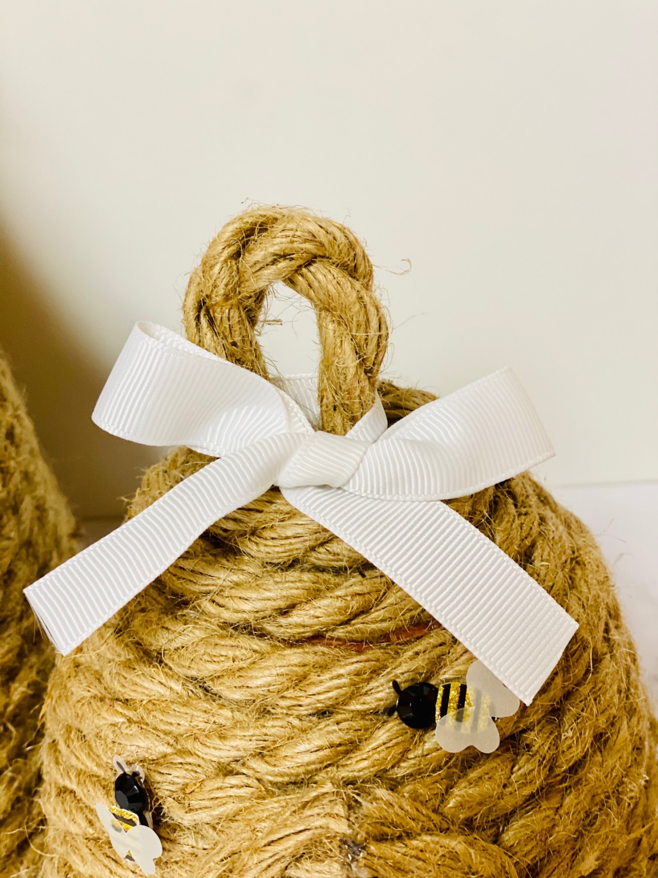 close up of the ribbon on top of the rope beehive craft tutorial