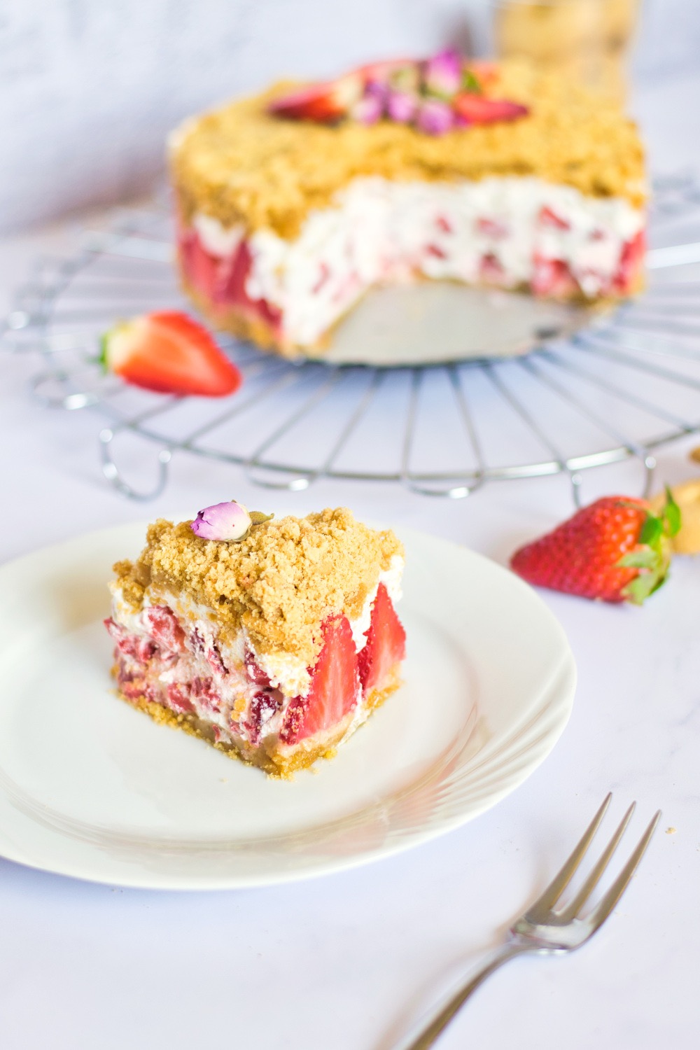 slice of strawberry crumble pie dessert recipe
