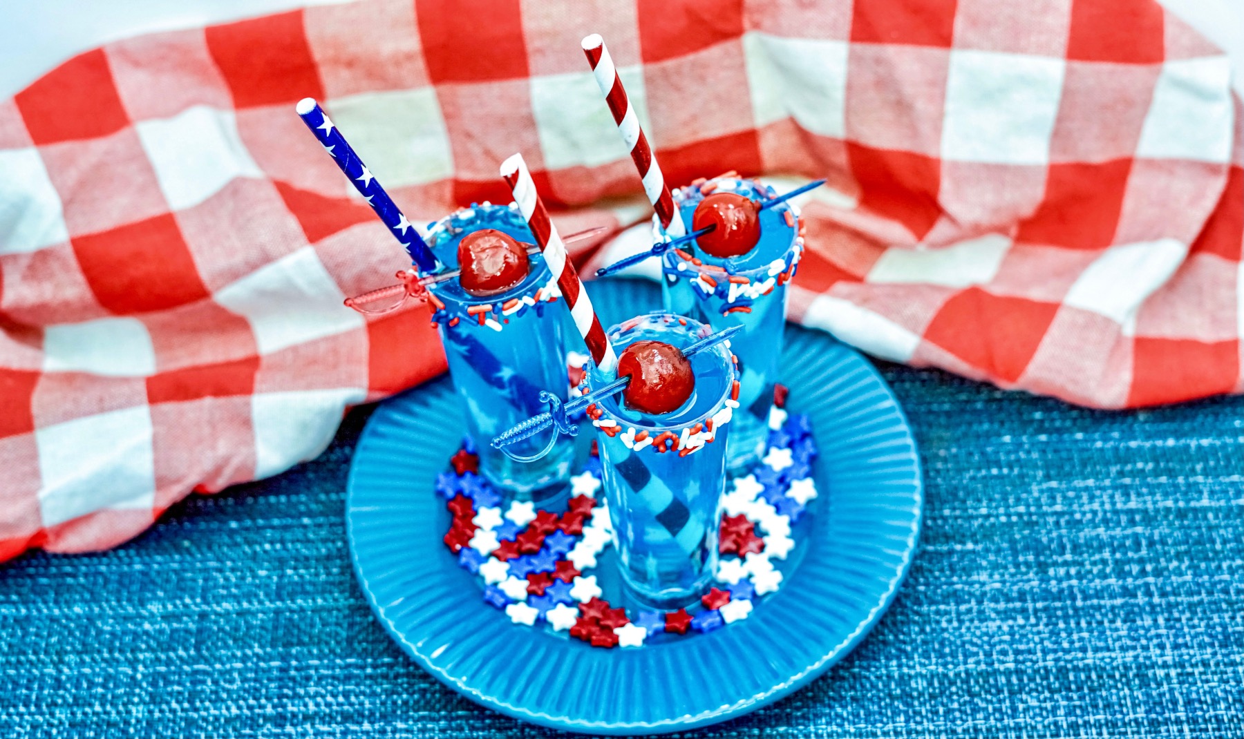 finished cocktail shooters with calypso blue ocean lemonade