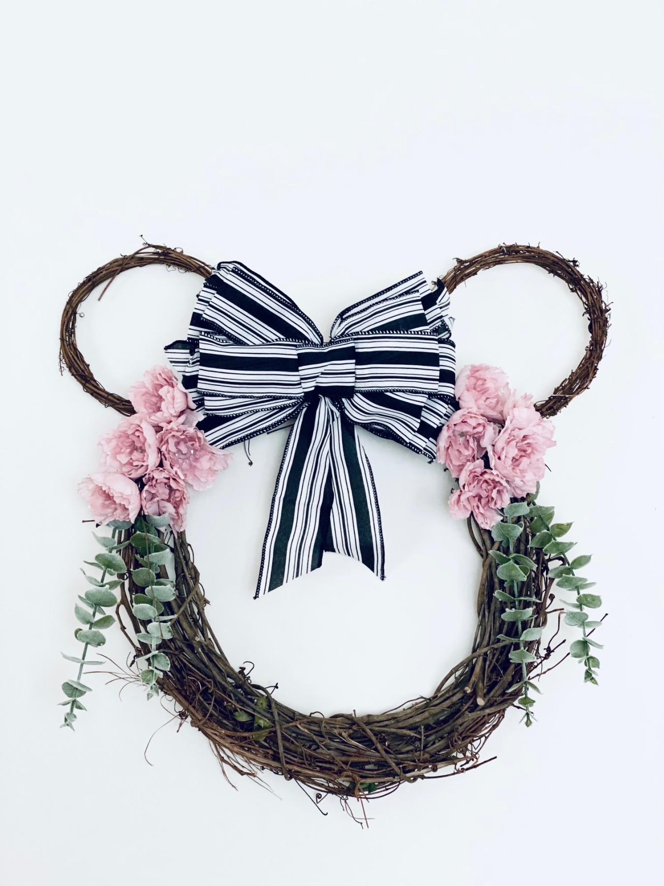 finished farmhouse wreath tutorial with disney minnie mouse