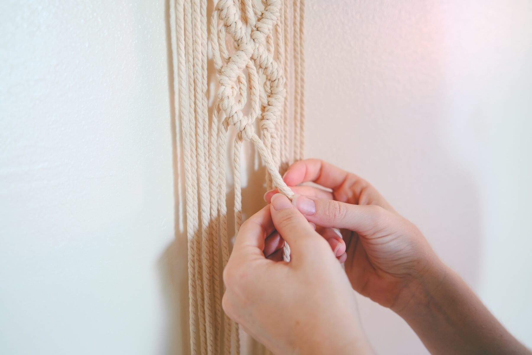 knot making tutorial double half hitch macrame wall hanging