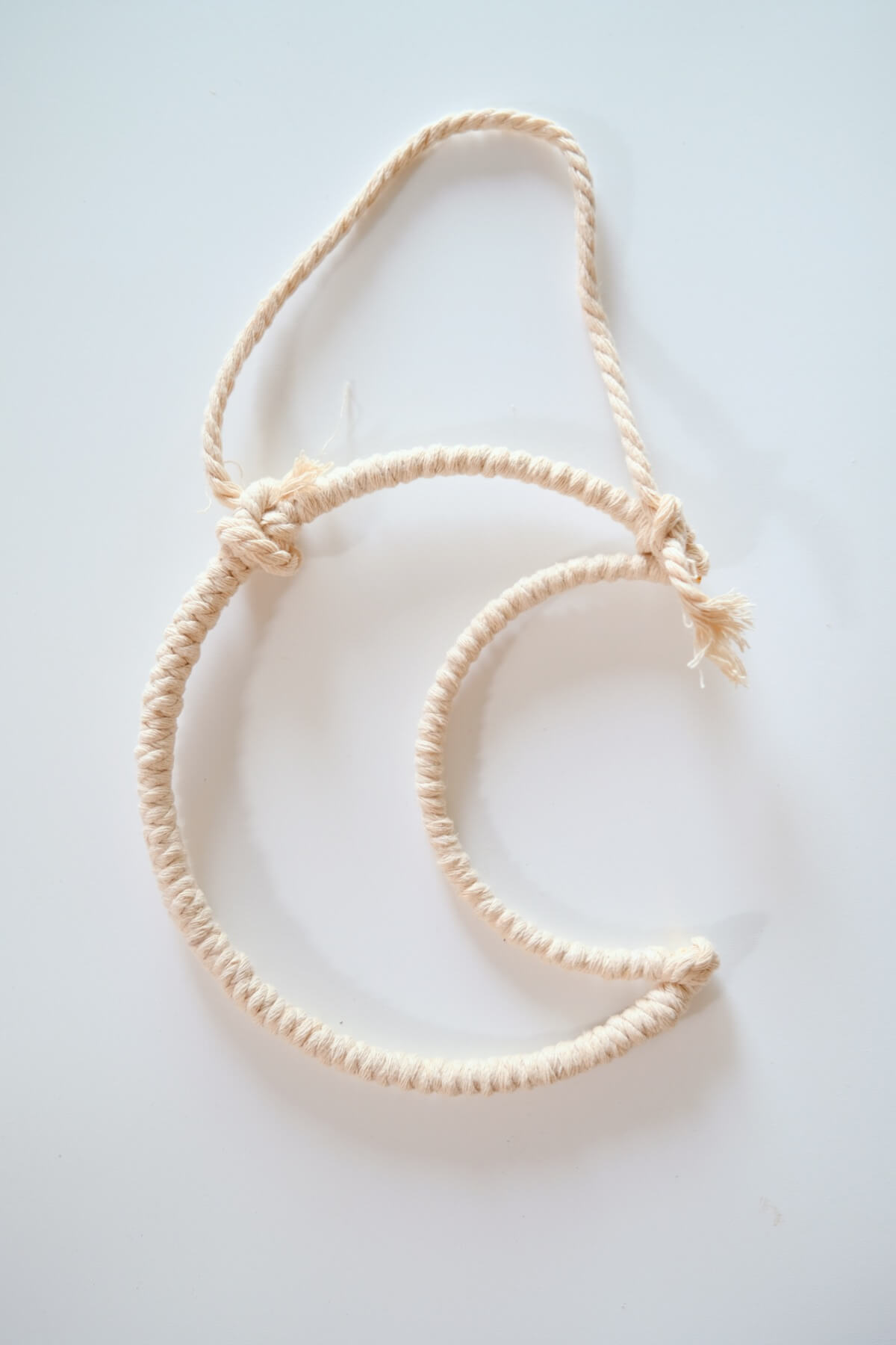 tie the cord on the moon macrame