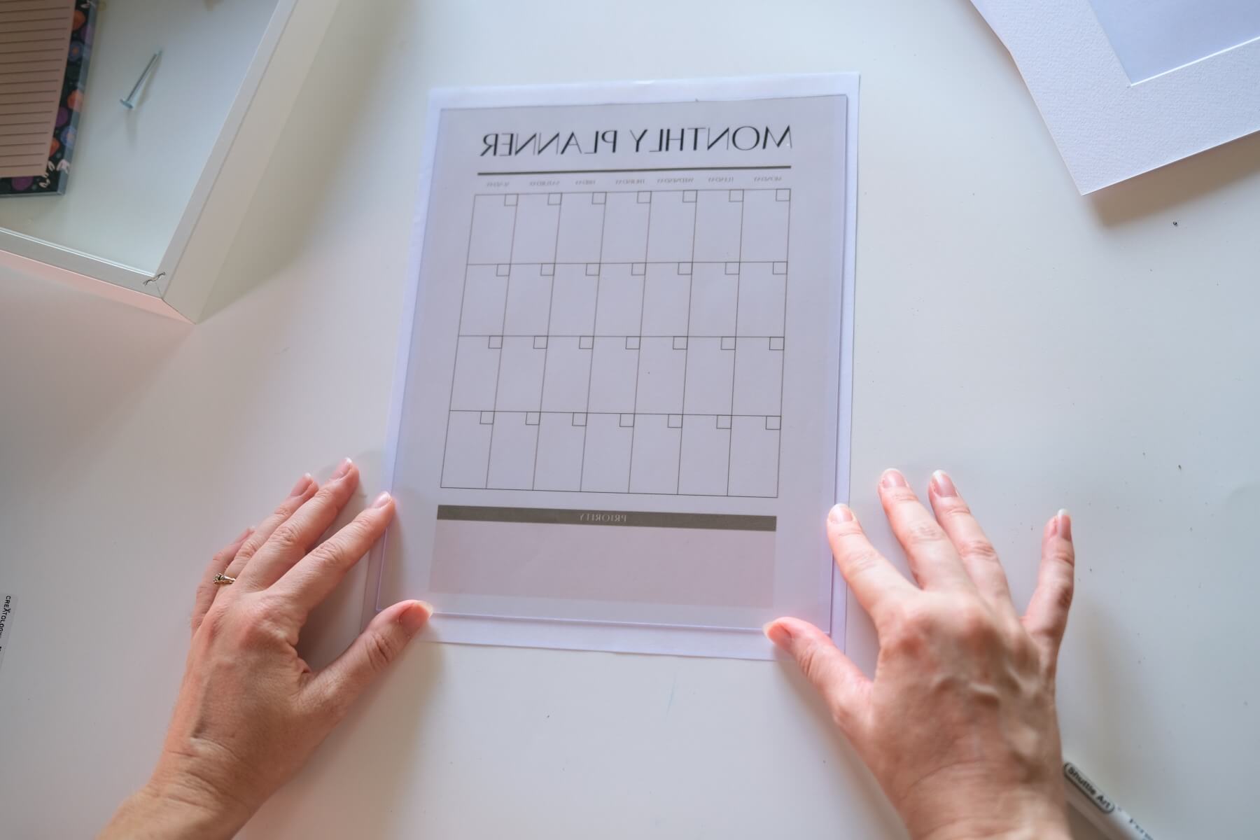 line up the glass and the calendar template