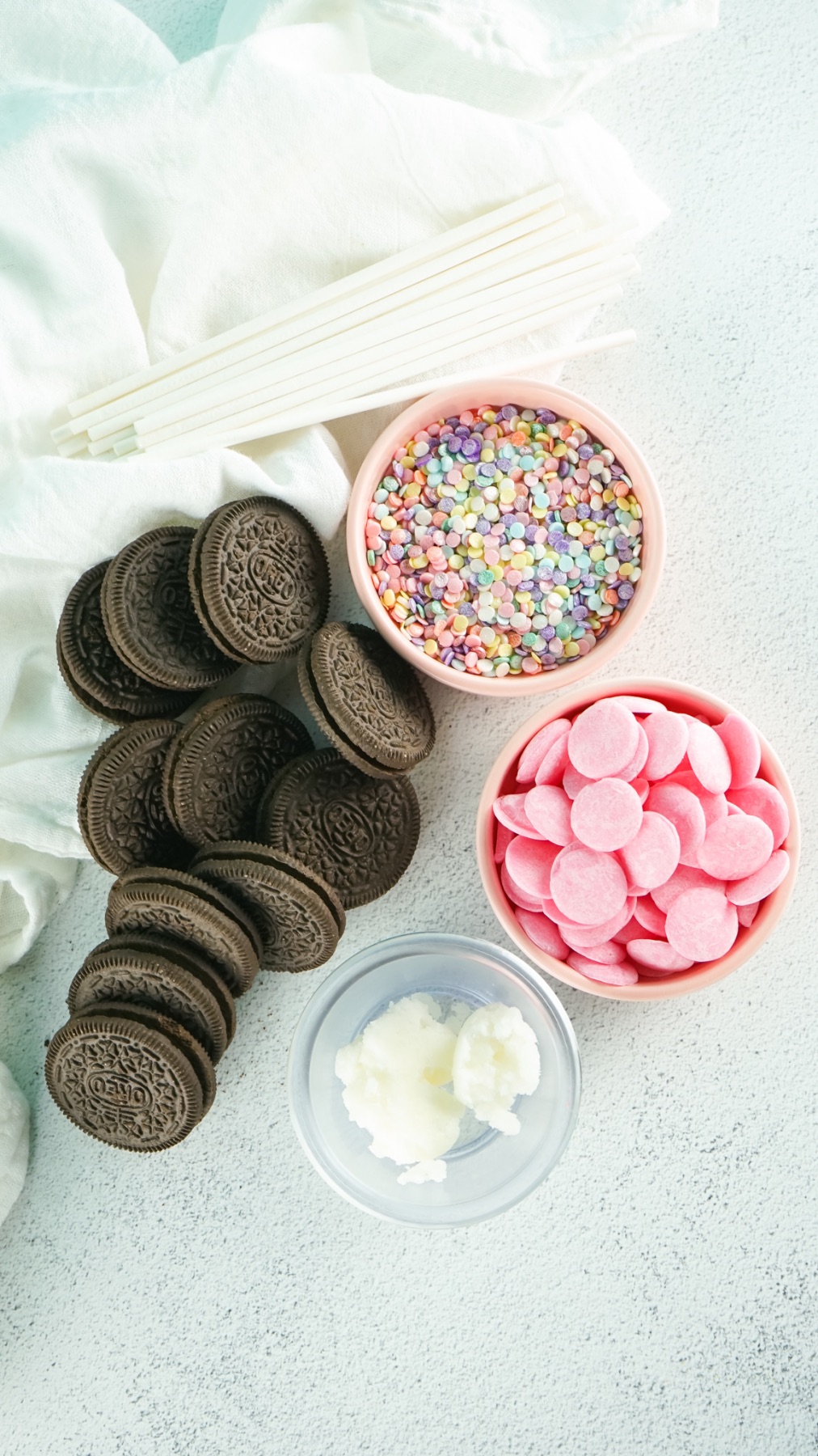 ingredients to make chocolate covered oreo pops