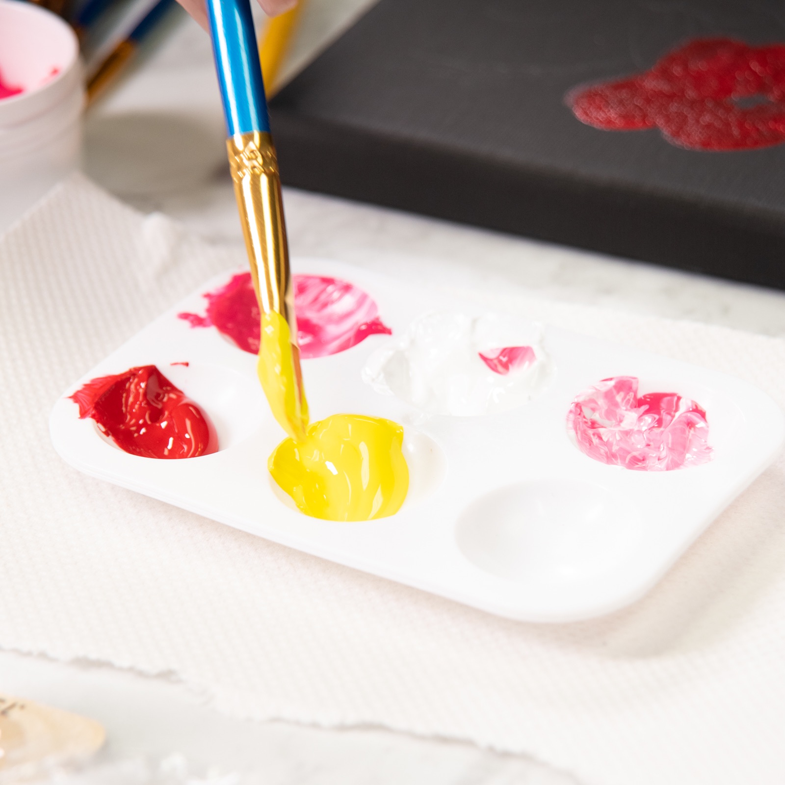 use acrylic paint to make a flower painting