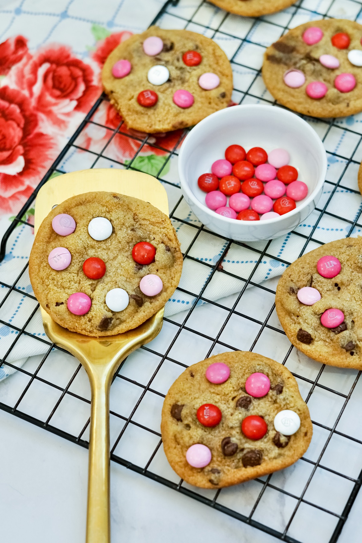 how to make valentine m&m cookies