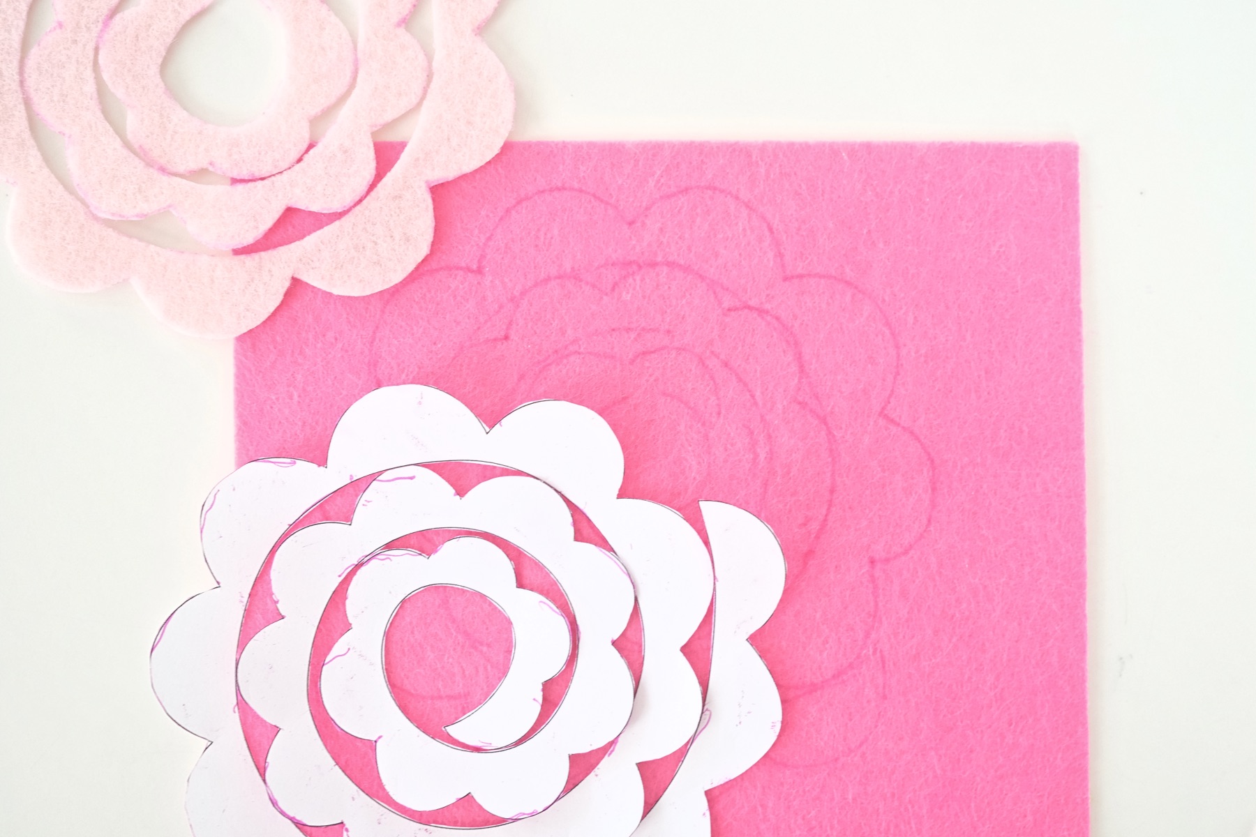 How to Make Felt Flowers - DIY with free printable pattern