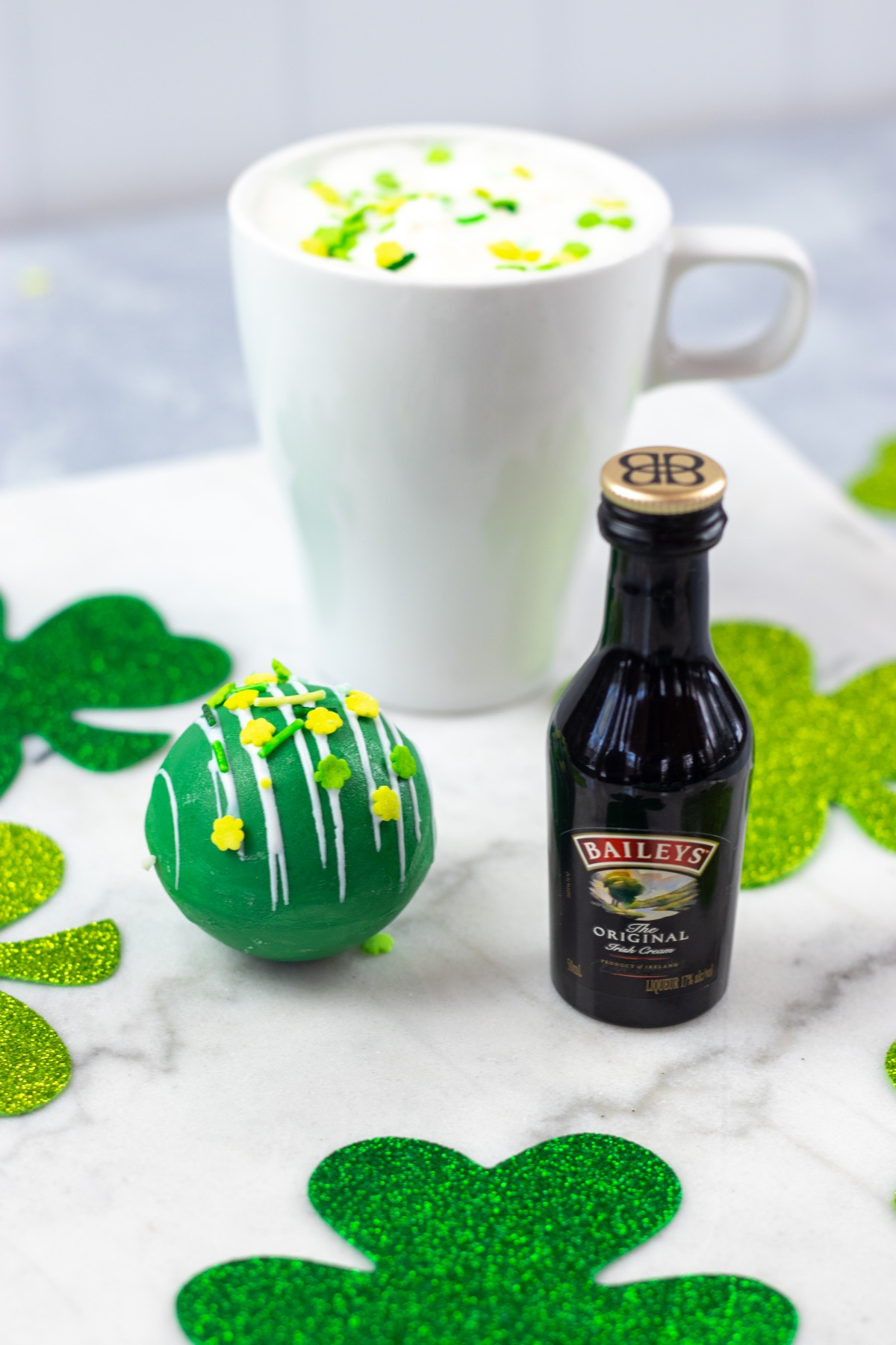 how to make a st. paddy's baileys chocolate cocktail