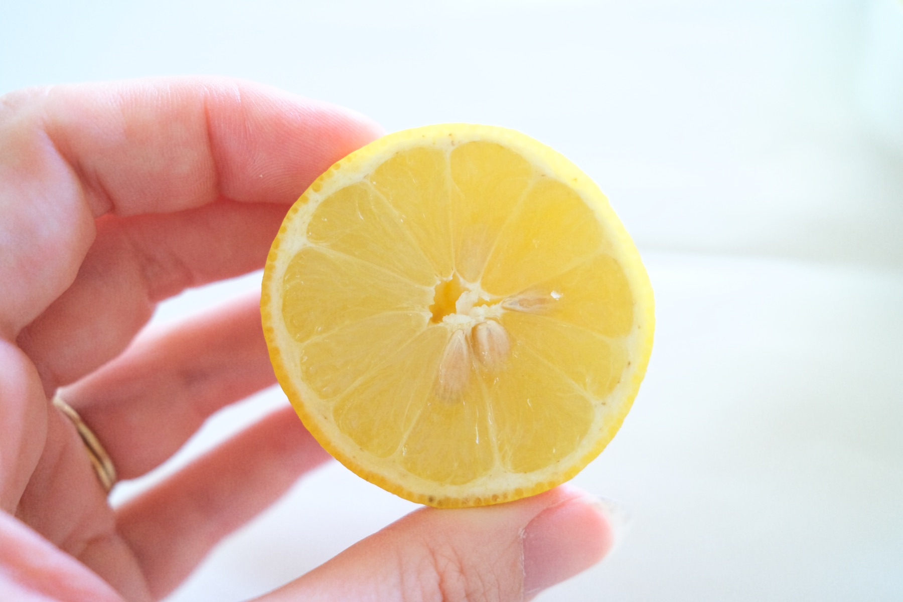 cut the lemon in half to make it into a stamp