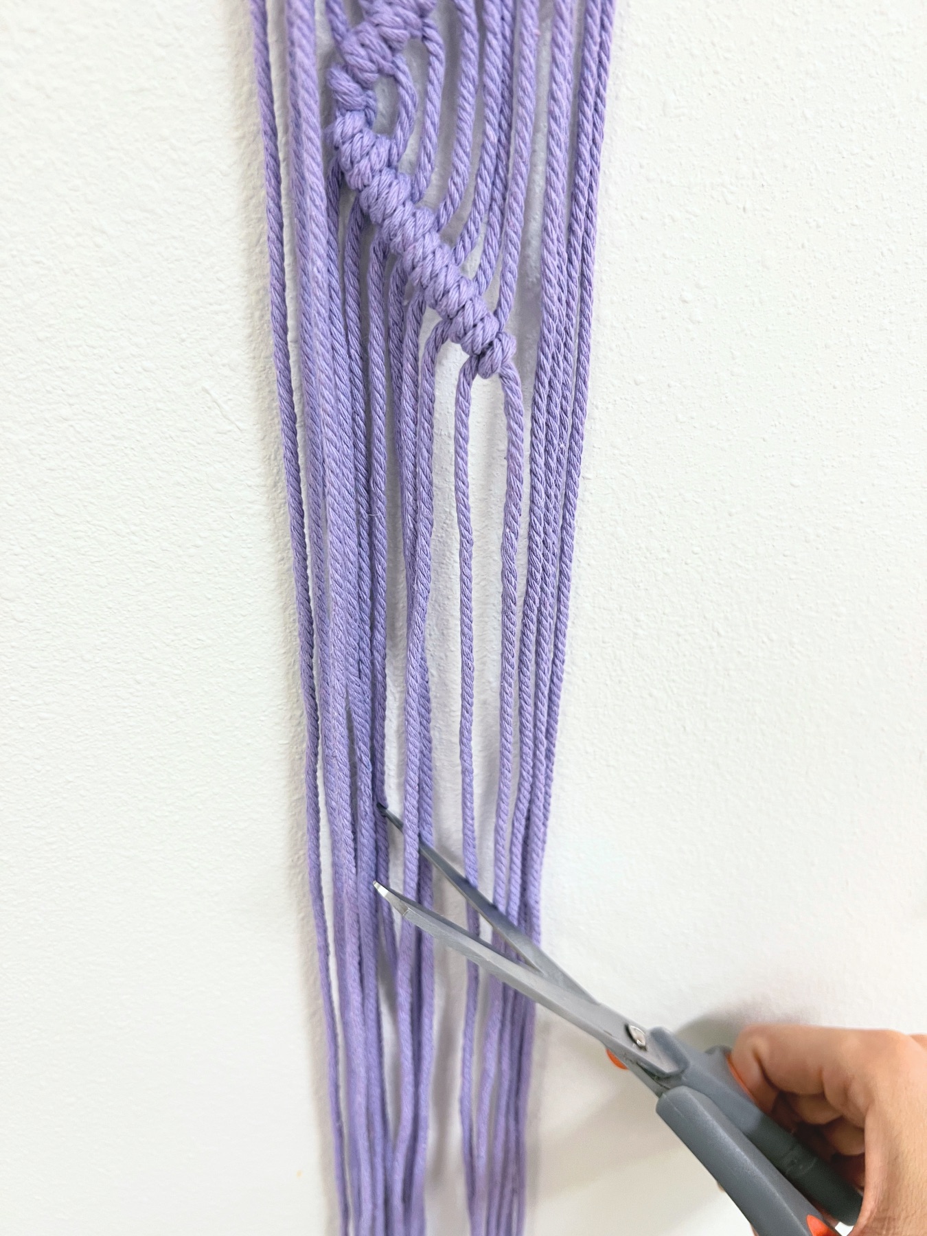 trim the ends of the macrame cord