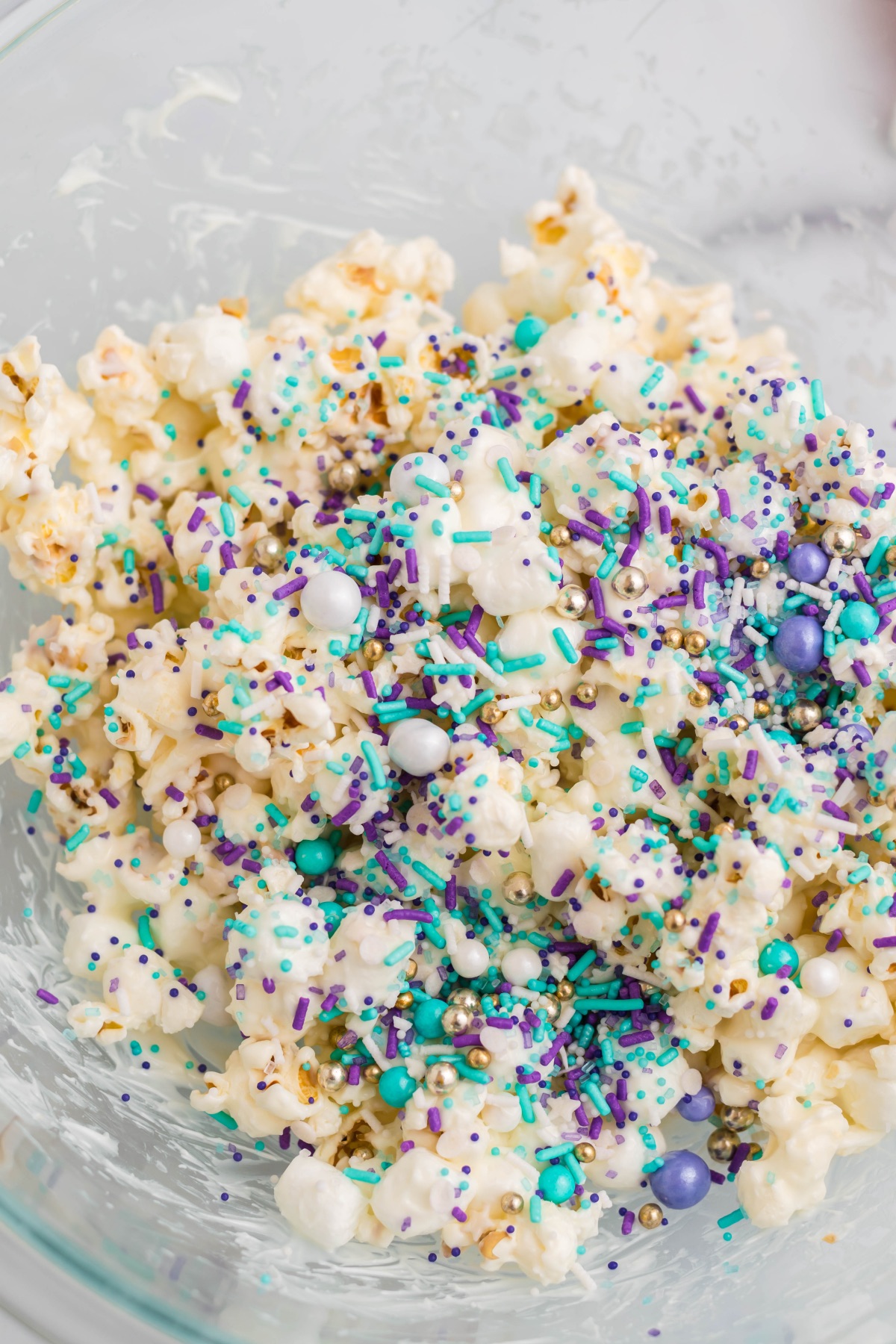 mix the sprinkles through the popcorn